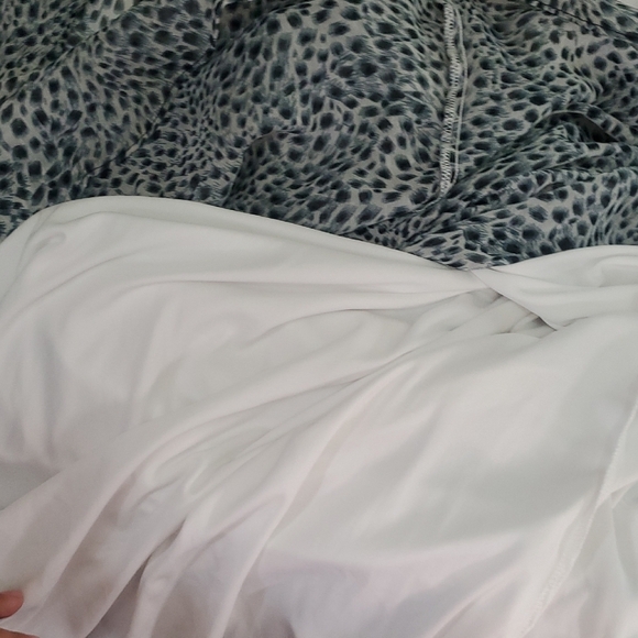 Inez Dress with a ruffled sleeve and tie at waist Elegant Black and White SZ 12 - Picture 11 of 13